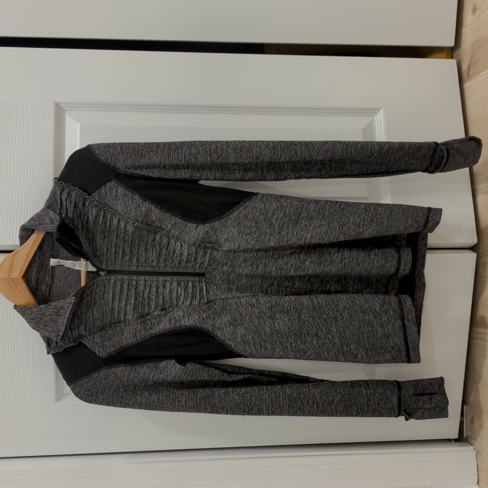 LuluLemon running long sleeve